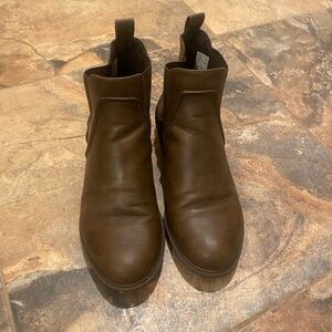 Brown Leather Chelsea Boots with Elastic Panels